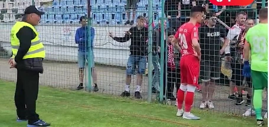 Supărare mare printre arădeni! Suporterii lui UTA i-au băgat în ședință pe jucători lui Rednic după remiza cu Buzău_3