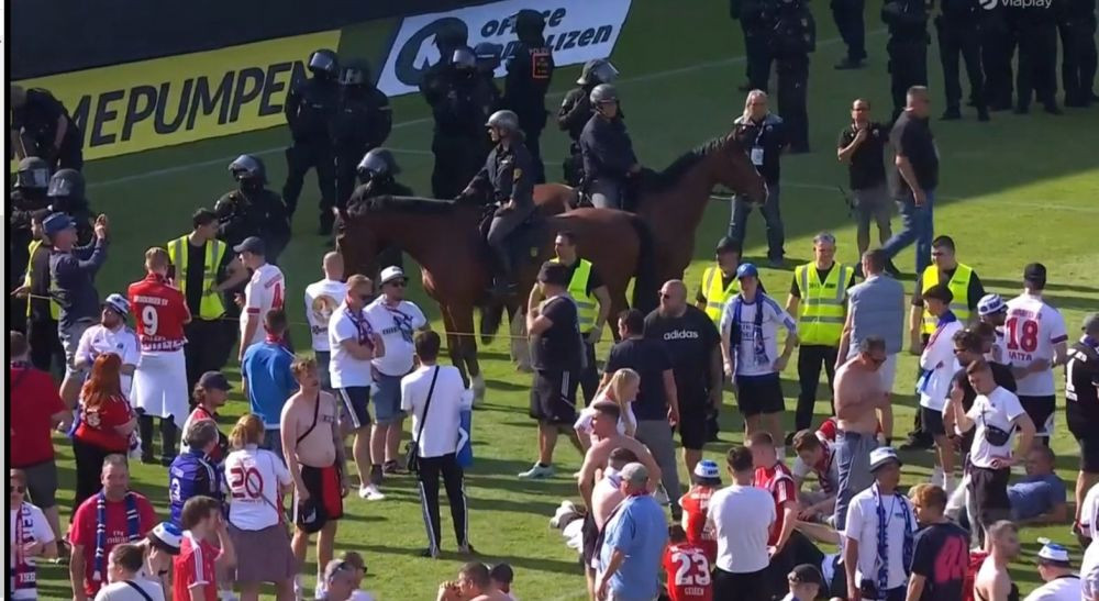 Nebunie în Germania! Fanii lui Hamburg au intrat pe teren crezând că au promovat, dar au avut parte un șoc_3