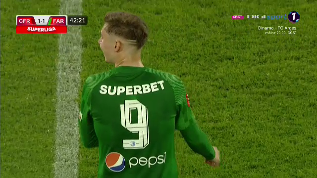 Mamma-mia, Louis! Munteanu a țintit vinclul porții și a înscris un gol de generic în CFR - Farul_33