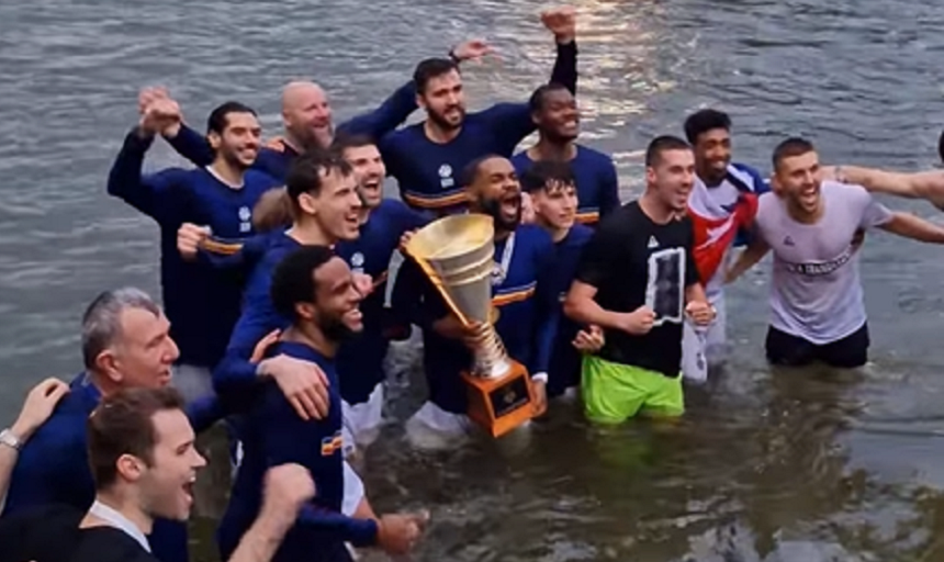 Campionii de la U BT Cluj-Napoca au sărbătorit în Someș! Imagini spectaculoase _3