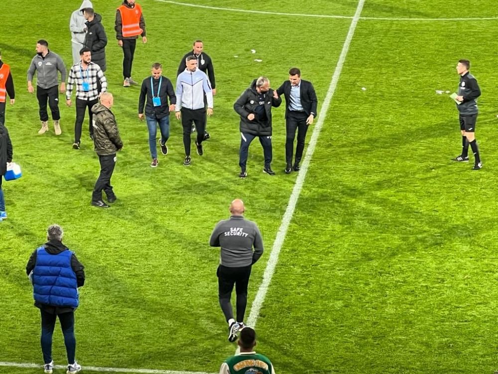 Reacția lui Gică Hagi după ce a fost certat public de Dan Petrescu: 