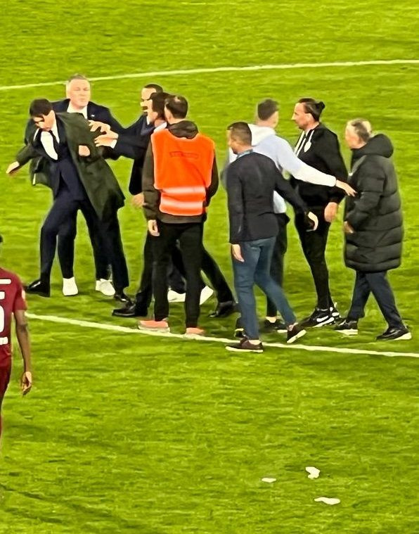 Dan Petrescu, OUT de la CFR Cluj? 