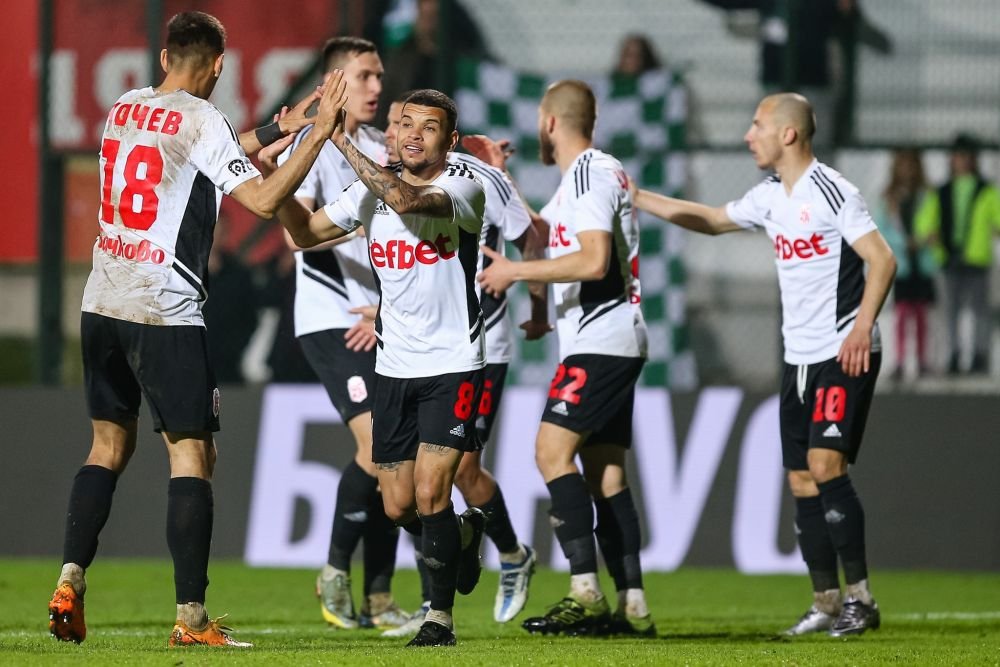 Țara vecină, aproape de o nouă campioană și un final de hegemonie! E ca și cum Steaua ar oferi titlul FCSB-ului_12