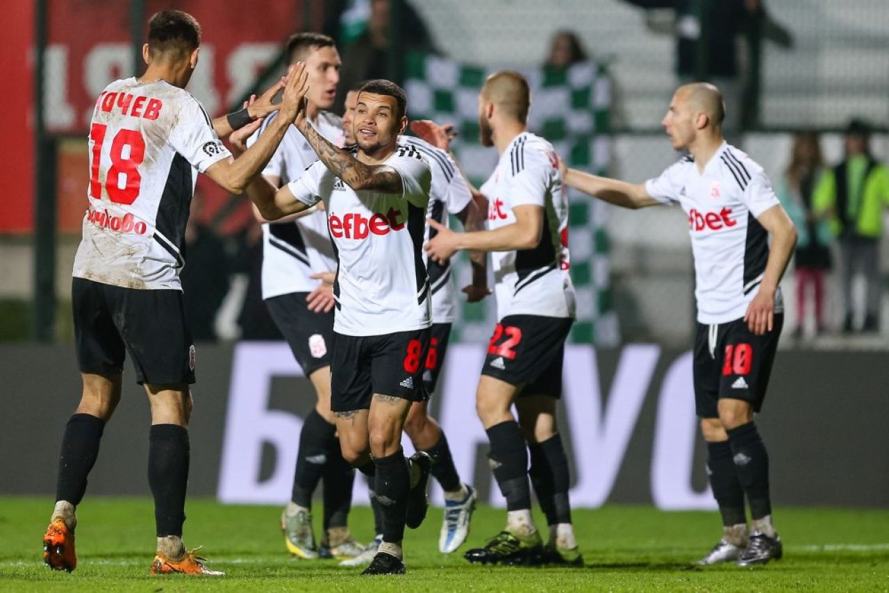 Țara vecină, aproape de o nouă campioană și un final de hegemonie! E ca și cum Steaua ar oferi titlul FCSB-ului_12