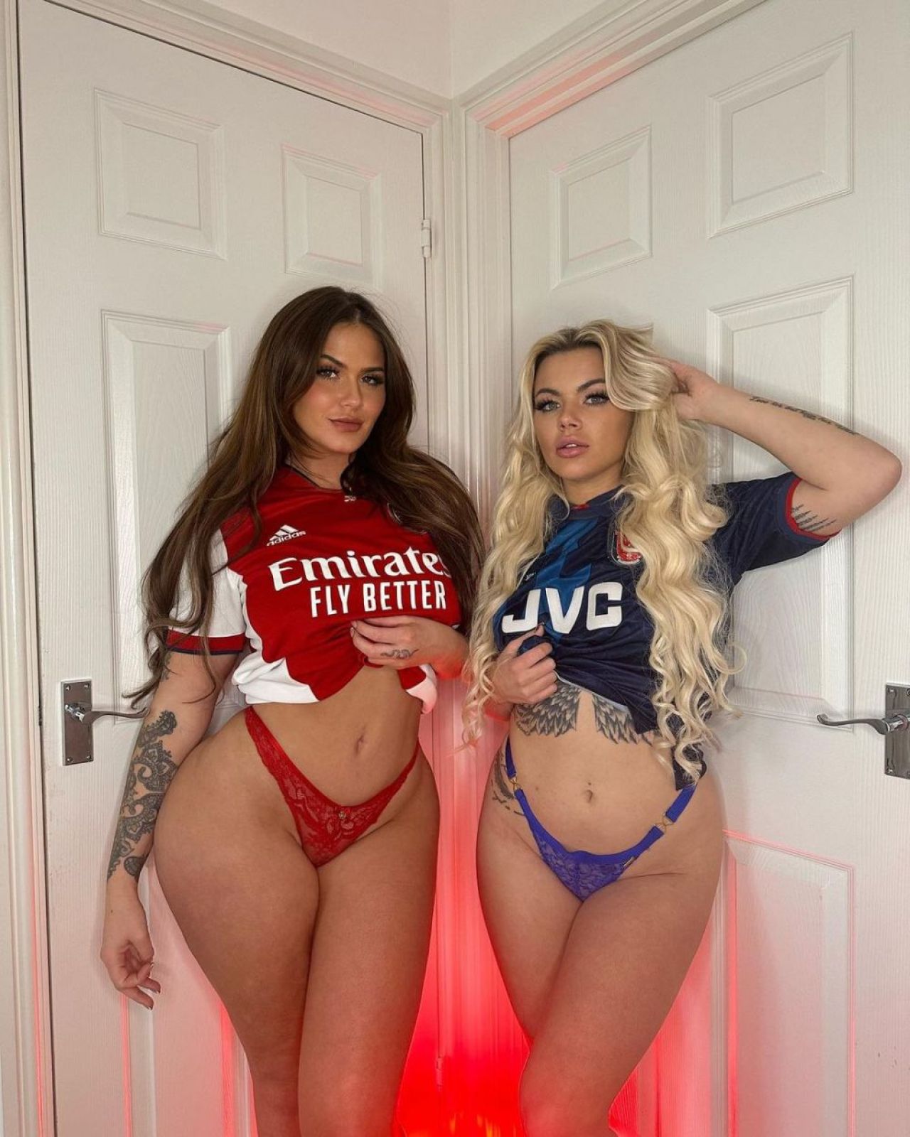 „Ți-ai da biletul să îmi atingi fundul?” S-a dus la meciul lui Arsenal dezbrăcată și pictată pe corp! Cum a putut să apară _14