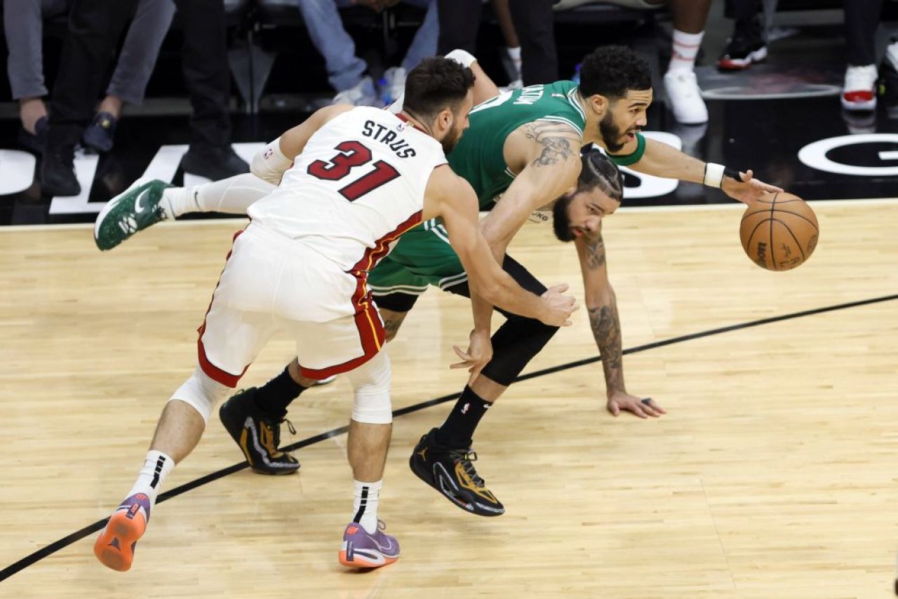 Sfârșitul sezonului din NBA se apropie! Cine sunt cele două echipe de baschet calificate în finală_2
