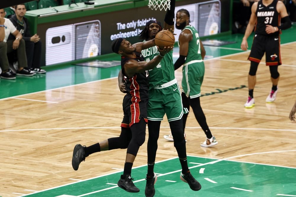 Sfârșitul sezonului din NBA se apropie! Cine sunt cele două echipe de baschet calificate în finală_4