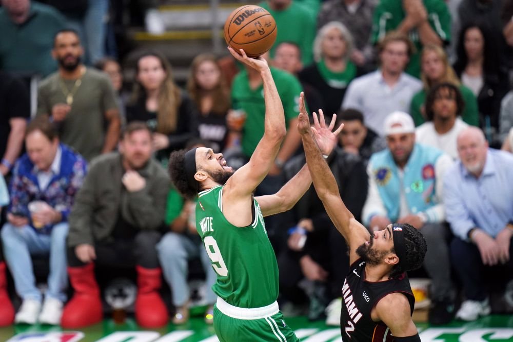 Sfârșitul sezonului din NBA se apropie! Cine sunt cele două echipe de baschet calificate în finală_5
