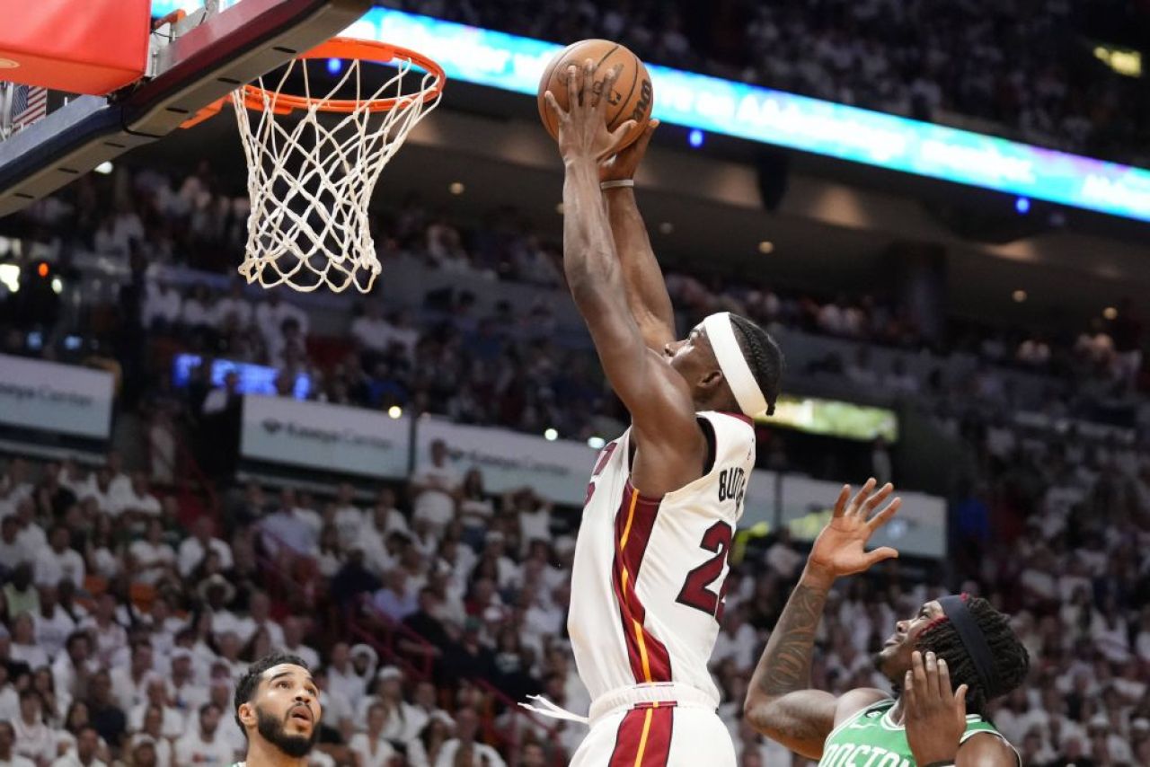 Sfârșitul sezonului din NBA se apropie! Cine sunt cele două echipe de baschet calificate în finală_8
