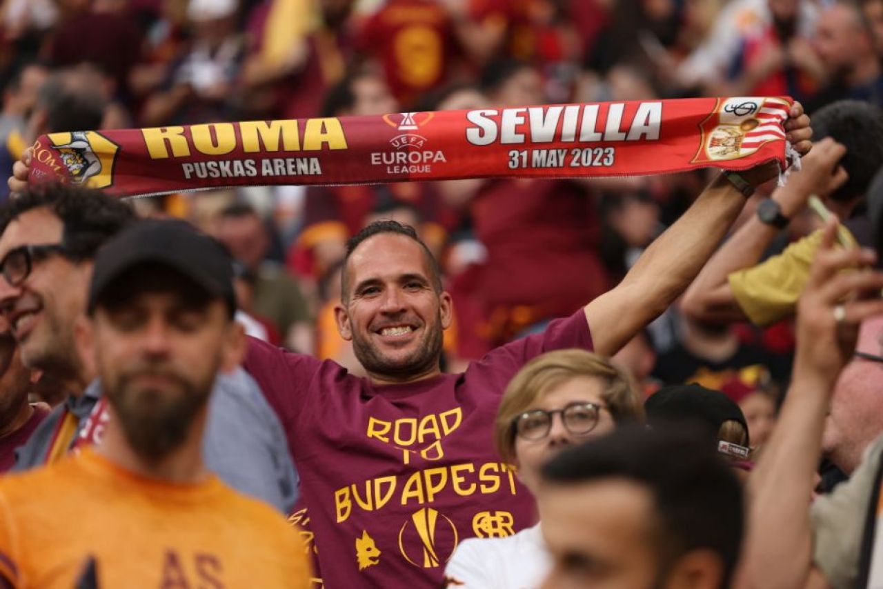 Două la preț de unul! Imagini incredibile cu fanii Romei intrând câte doi pe un singur bilet la stadion _4