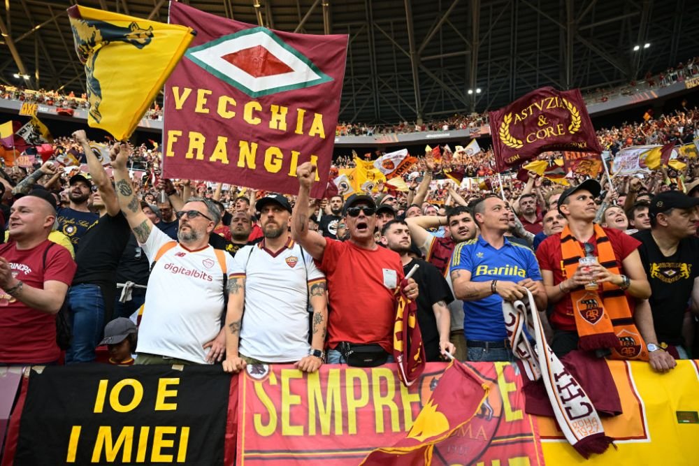 Două la preț de unul! Imagini incredibile cu fanii Romei intrând câte doi pe un singur bilet la stadion _5