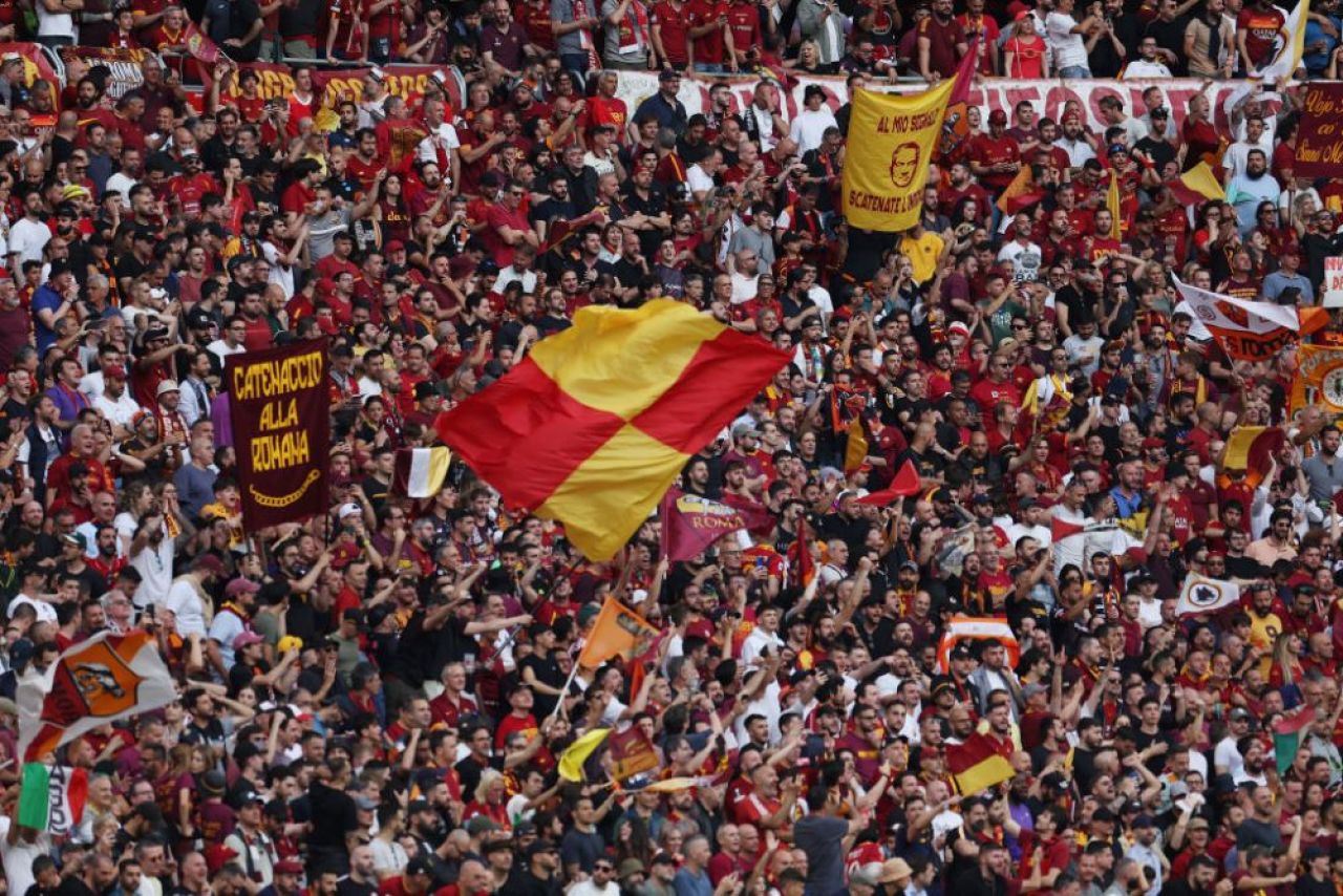 Două la preț de unul! Imagini incredibile cu fanii Romei intrând câte doi pe un singur bilet la stadion _7