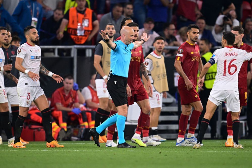 Momente de furie la Budapesta! Fazele controversate cu care Anthony Taylor a scos din minți ambele echipe! Mourinho, 'car de nervi' pe margine _3