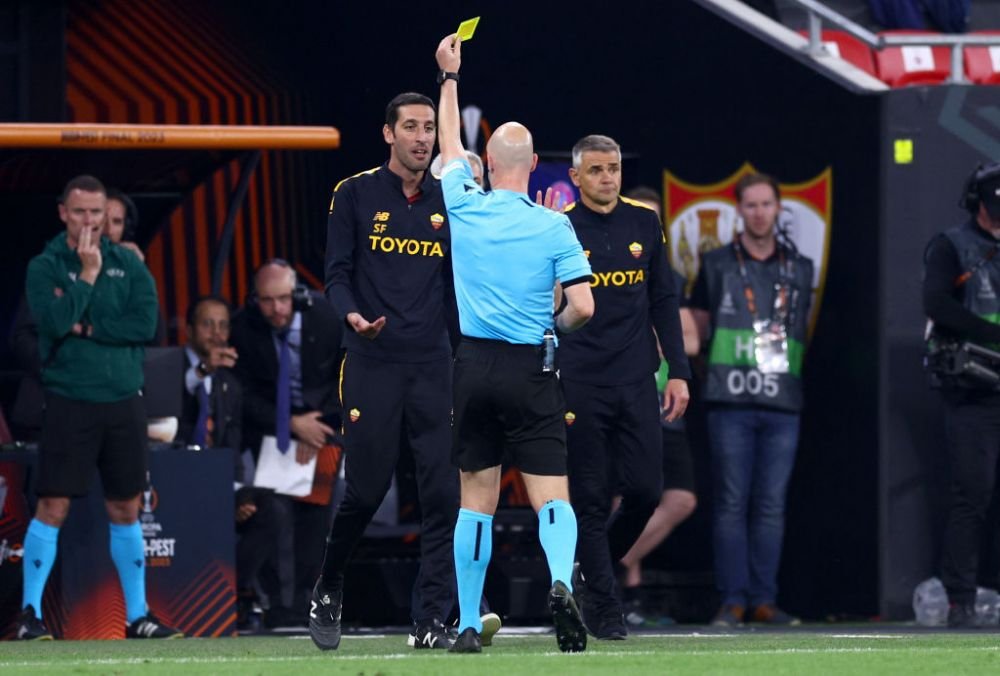Momente de furie la Budapesta! Fazele controversate cu care Anthony Taylor a scos din minți ambele echipe! Mourinho, 'car de nervi' pe margine _4