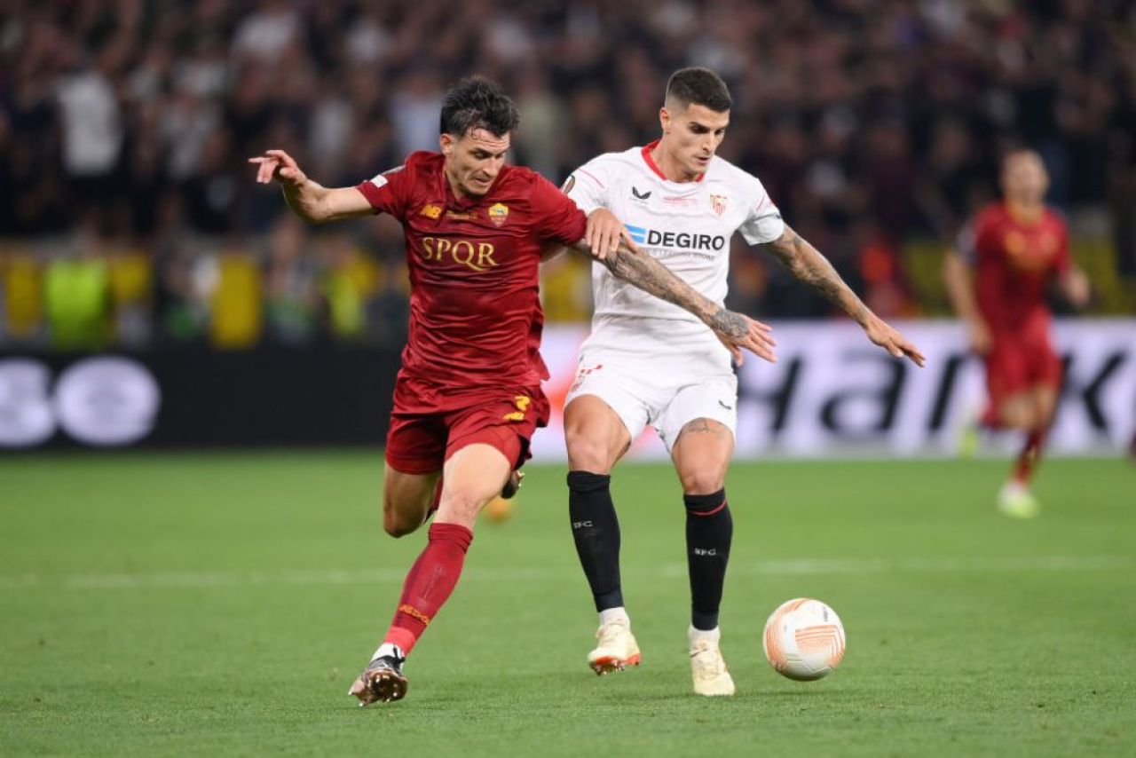 Momente de furie la Budapesta! Fazele controversate cu care Anthony Taylor a scos din minți ambele echipe! Mourinho, 'car de nervi' pe margine _8