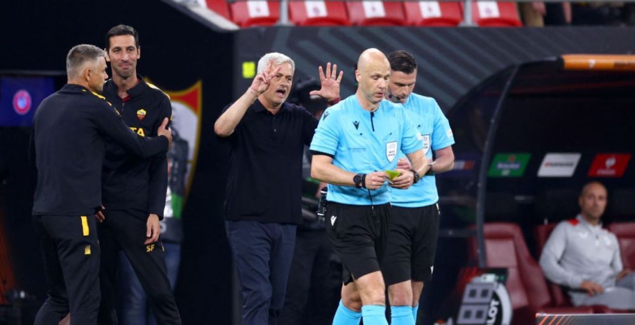 Momente de furie la Budapesta! Fazele controversate cu care Anthony Taylor a scos din minți ambele echipe! Mourinho, 'car de nervi' pe margine _9