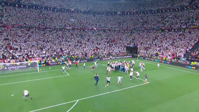 Imaginile bucuriei, după finala Europa League! Sevilla a câștigat grație maestrului Bono, iar fanii au intrat pe teren_24