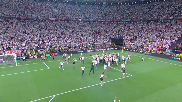 Imaginile bucuriei, după finala Europa League! Sevilla a câștigat grație maestrului Bono, iar fanii au intrat pe teren_29