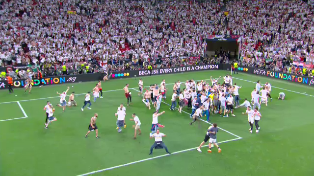 Imaginile bucuriei, după finala Europa League! Sevilla a câștigat grație maestrului Bono, iar fanii au intrat pe teren_37