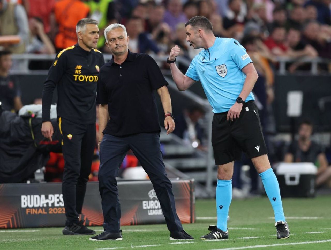 Jose Mourinho a avut propriul război cu arbitrul! Ce i-a spus portughezul lui Anthony Taylor_1