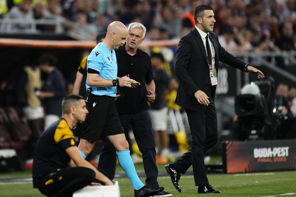 Jose Mourinho a avut propriul război cu arbitrul! Ce i-a spus portughezul lui Anthony Taylor_4