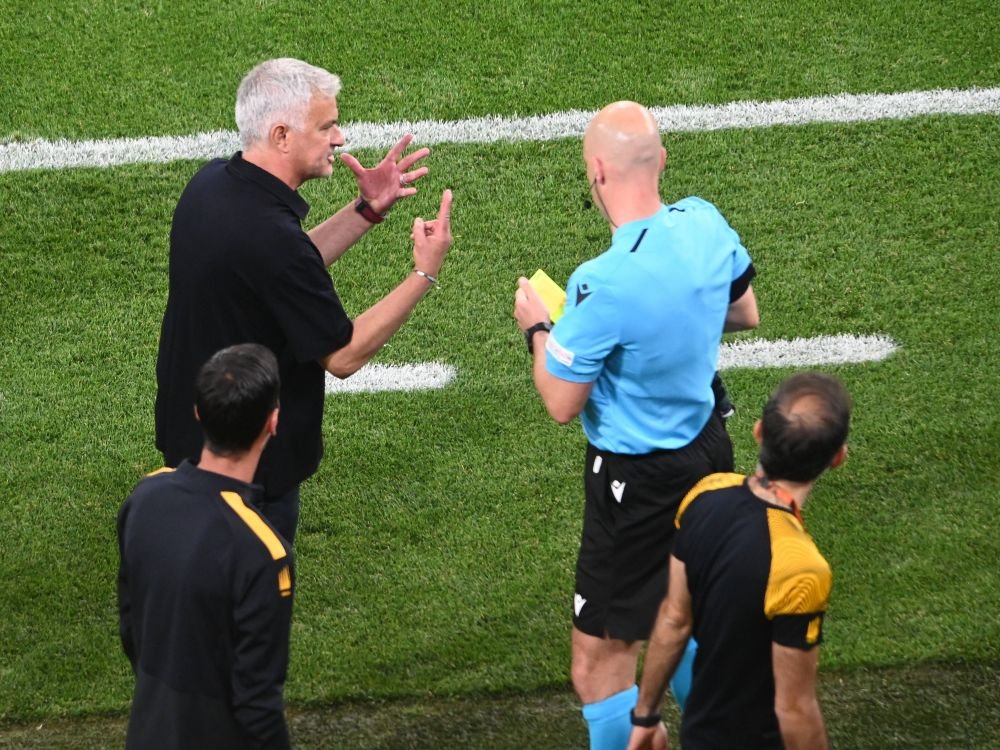 Jose Mourinho a avut propriul război cu arbitrul! Ce i-a spus portughezul lui Anthony Taylor_5