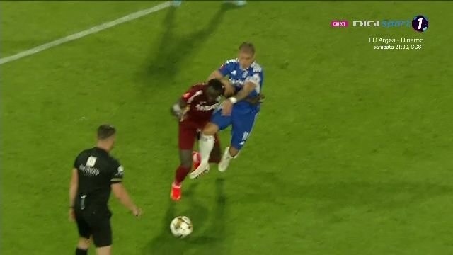 Controversă în CFR Cluj - FC U Craiova! Juan Bauza, eliminat în meciul crucial pentru Europa_3
