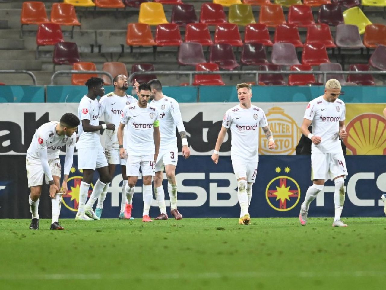 Primul fotbalist de la CFR dispus să plece pentru a ajuta clubul.