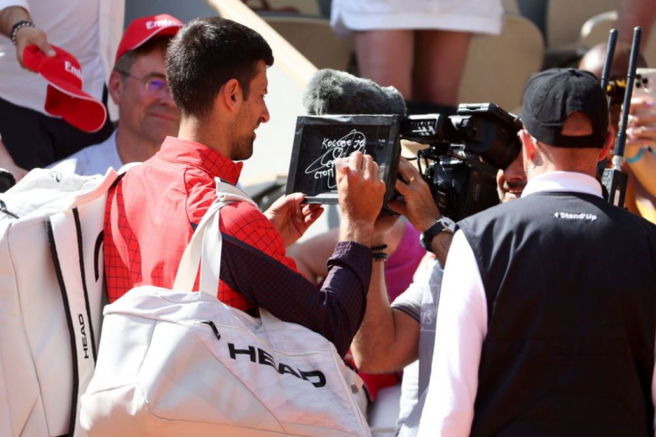Se joacă și fără fileu la Roland Garros! Punct uluitor între Djokovic și Davidovich Fokina_12