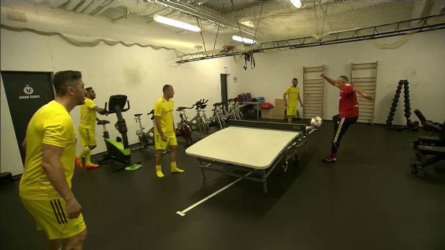 Nebunie la Cluj, înainte de România - Galatasaray! „Tricolorii” au „încins” un teqball + Cum arată vestiarele_4