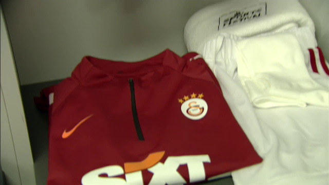 Nebunie la Cluj, înainte de România - Galatasaray! „Tricolorii” au „încins” un teqball + Cum arată vestiarele_38