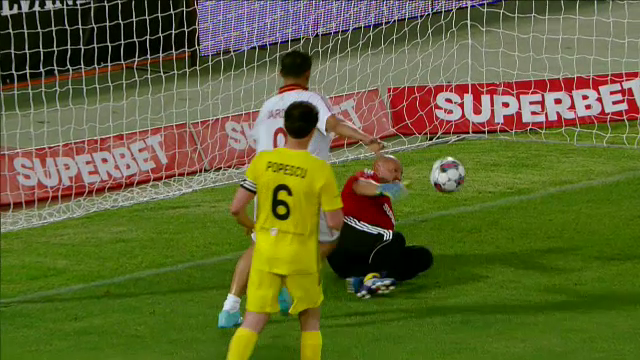 N-ai cum să te superi pe el! Bogdan Stelea, autogol fabulos în România All Stars - Galatasaray Legends_6