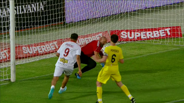 N-ai cum să te superi pe el! Bogdan Stelea, autogol fabulos în România All Stars - Galatasaray Legends_8