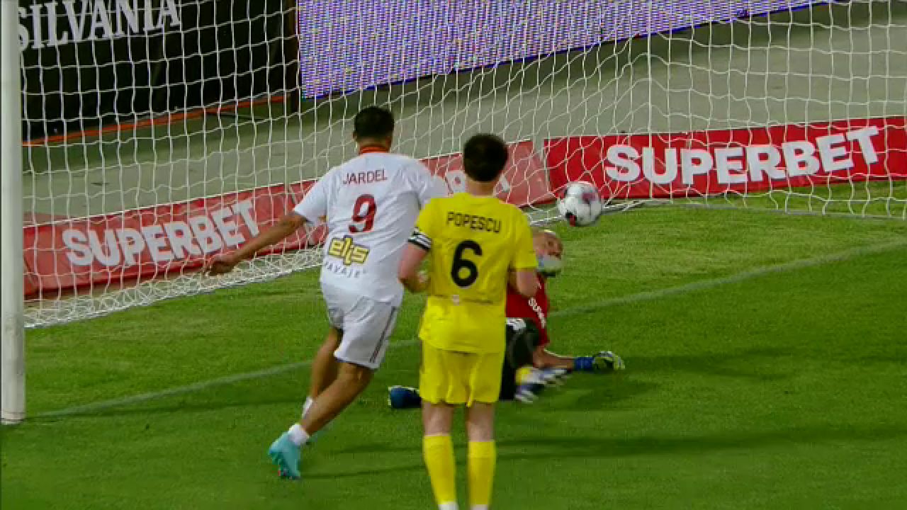 N-ai cum să te superi pe el! Bogdan Stelea, autogol fabulos în România All Stars - Galatasaray Legends_10