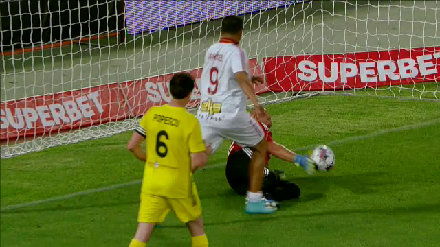 N-ai cum să te superi pe el! Bogdan Stelea, autogol fabulos în România All Stars - Galatasaray Legends_12