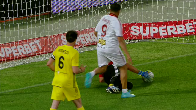 N-ai cum să te superi pe el! Bogdan Stelea, autogol fabulos în România All Stars - Galatasaray Legends_13