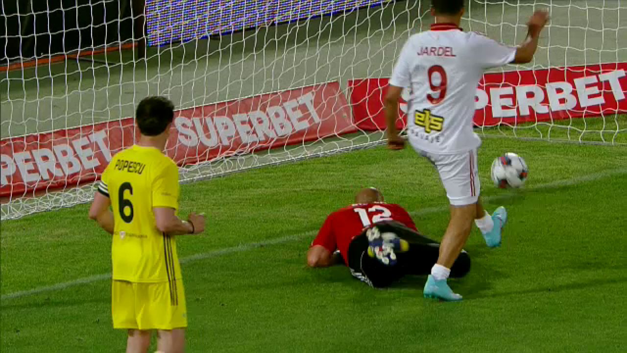 N-ai cum să te superi pe el! Bogdan Stelea, autogol fabulos în România All Stars - Galatasaray Legends_16