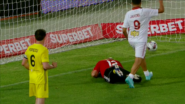 N-ai cum să te superi pe el! Bogdan Stelea, autogol fabulos în România All Stars - Galatasaray Legends_17