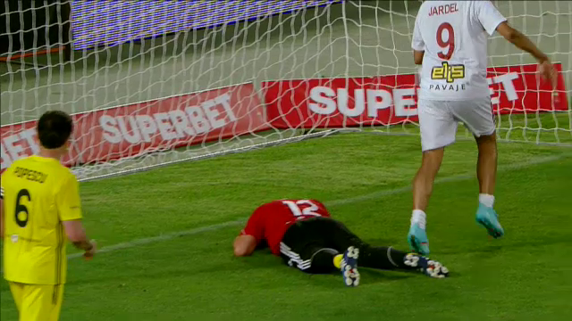 N-ai cum să te superi pe el! Bogdan Stelea, autogol fabulos în România All Stars - Galatasaray Legends_20