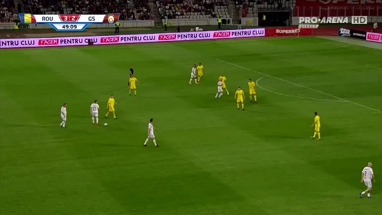 Gică Hagi execută &icirc;n mare stil o lovitură liberă (Rom&acirc;nia All Stars - Galatasaray Legends, Pro Arena VOYO)