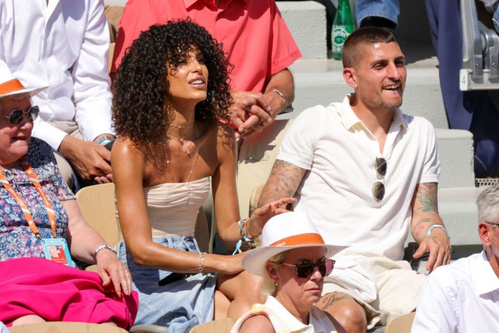 Nu s-a uitat nimeni la el! Superstarul lui PSG, eclipsat de soția model la meciul lui Novak Djokovic de la Roland Garros _62