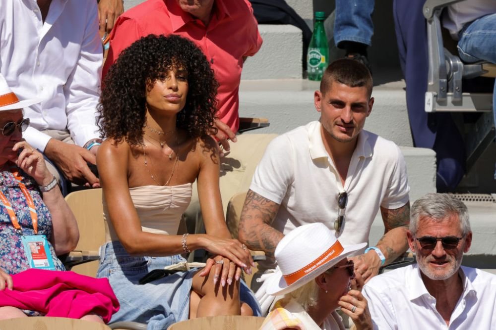Nu s-a uitat nimeni la el! Superstarul lui PSG, eclipsat de soția model la meciul lui Novak Djokovic de la Roland Garros _65
