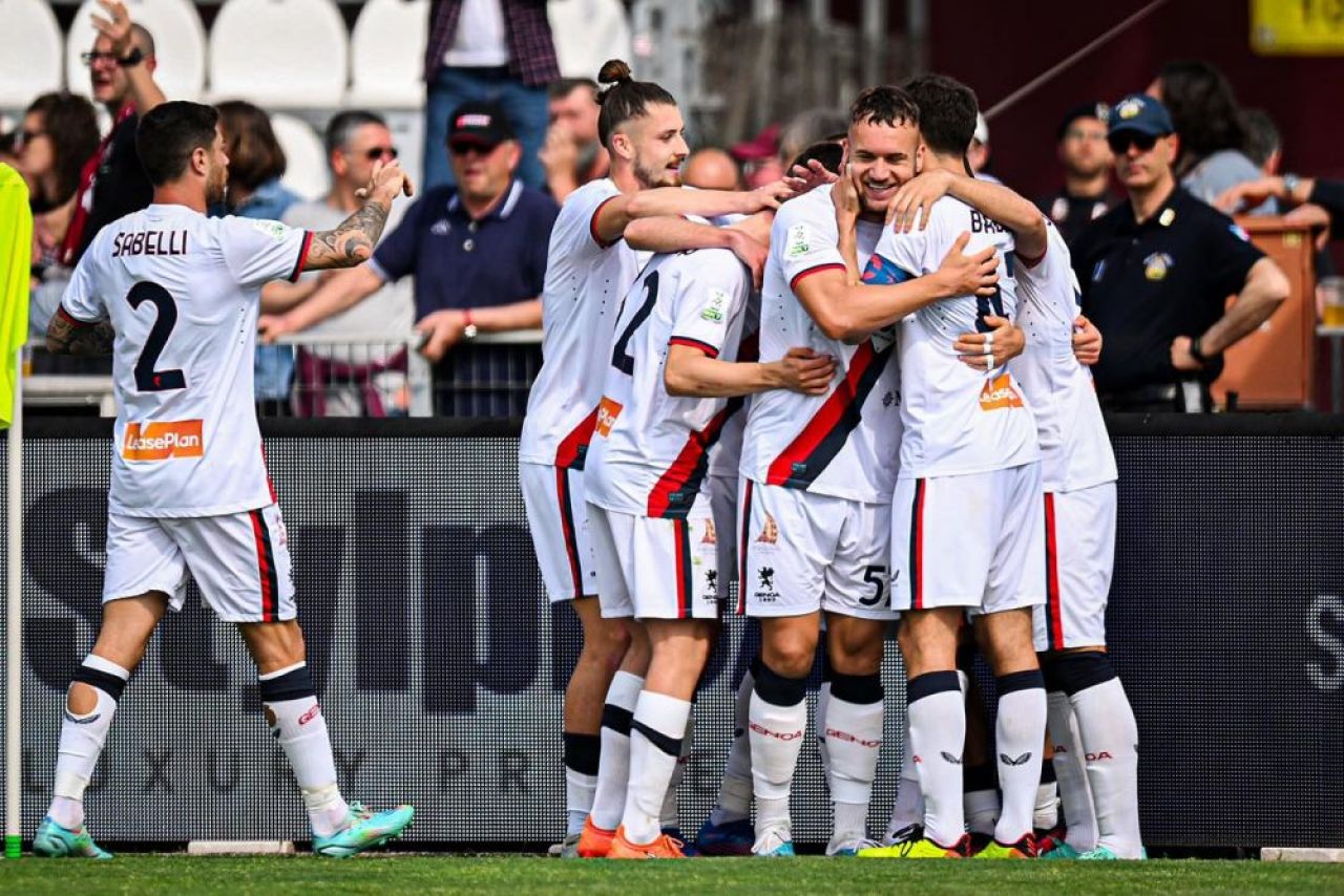 Pușcaș, la reducere! Adevărata sumă plătită de Genoa pentru transferul atacantului român_5