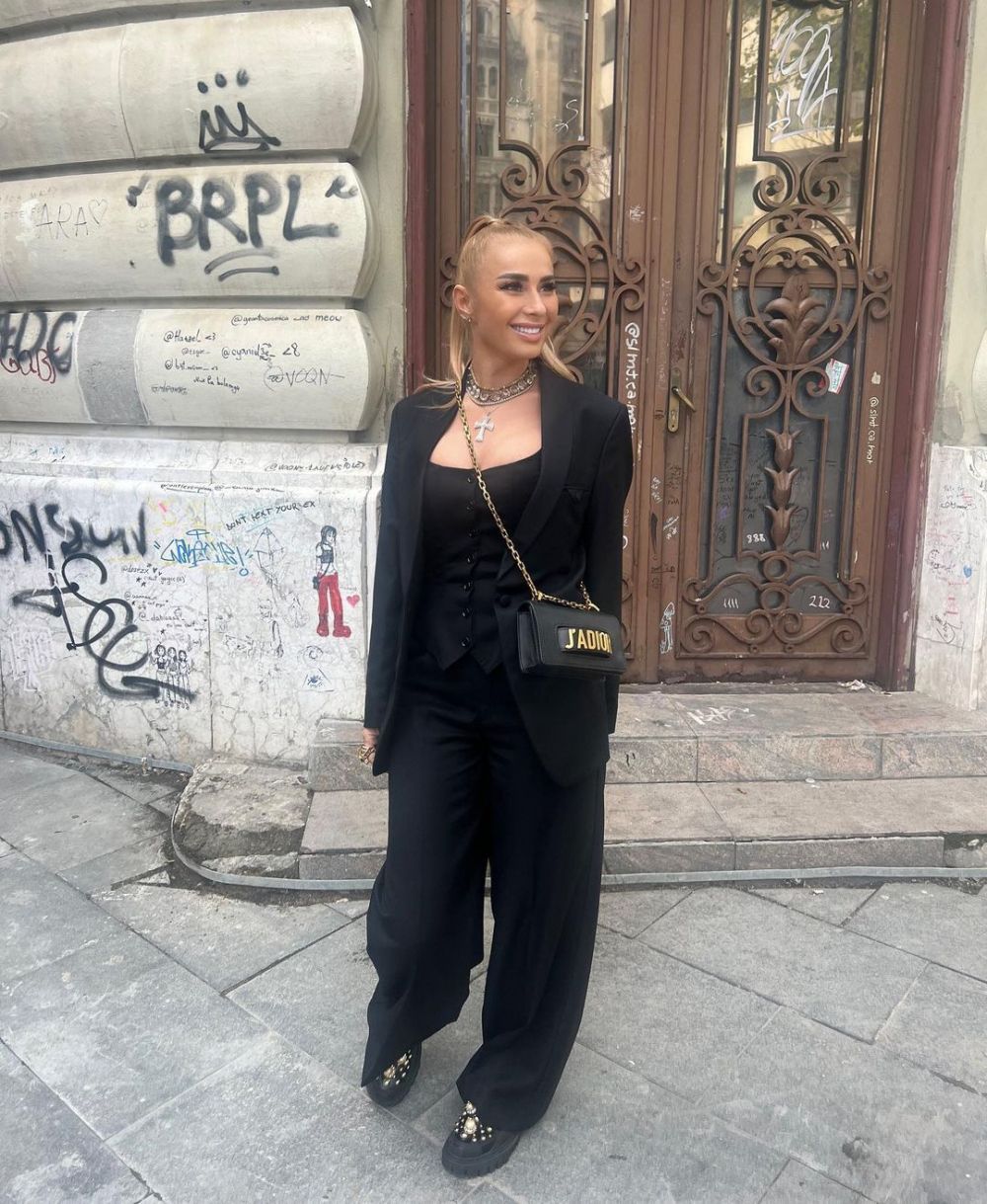 „Te-a lovit vreun bărbat vreodată?” Răspunsul dat de Anamaria Prodan _64