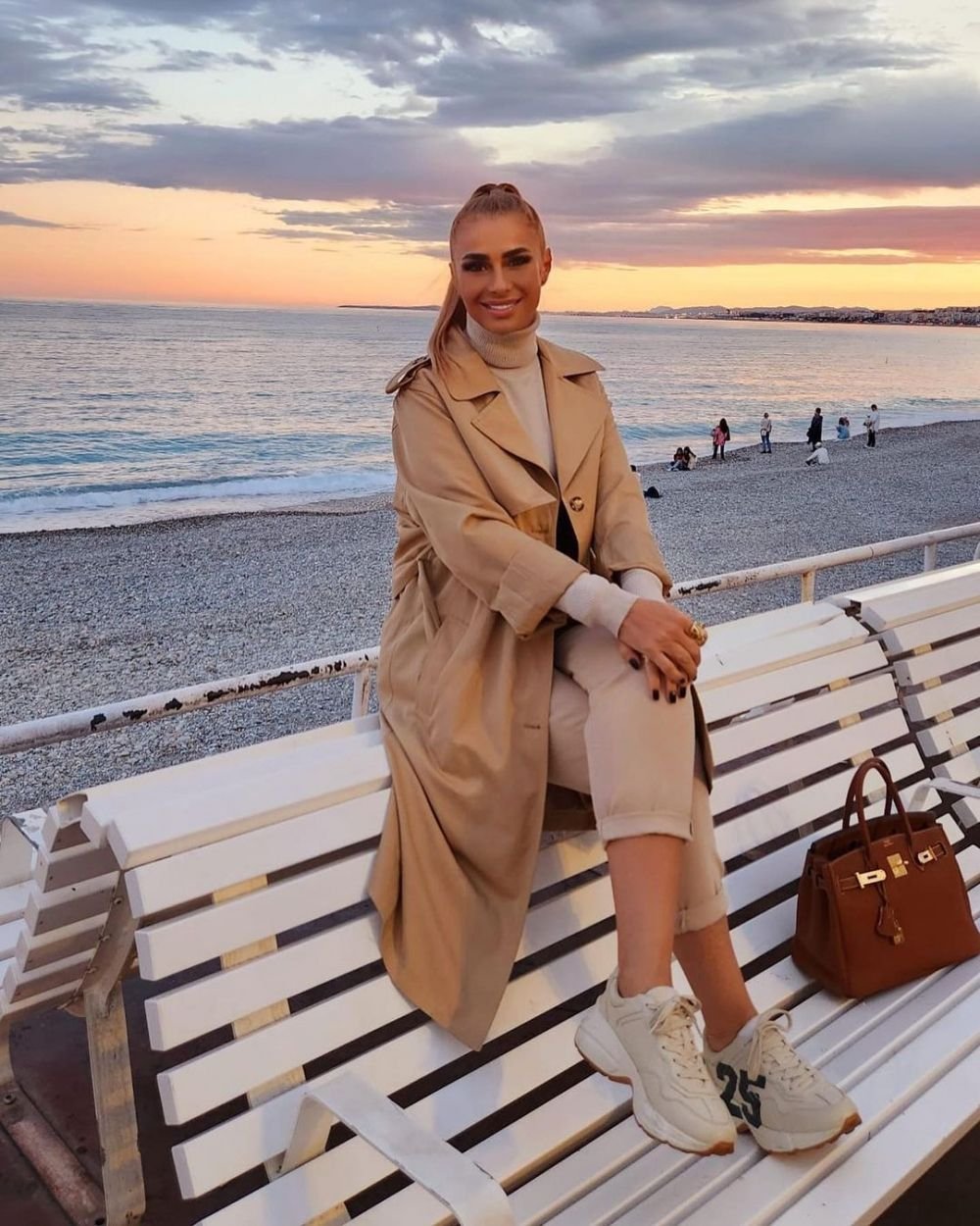 „Te-a lovit vreun bărbat vreodată?” Răspunsul dat de Anamaria Prodan _68