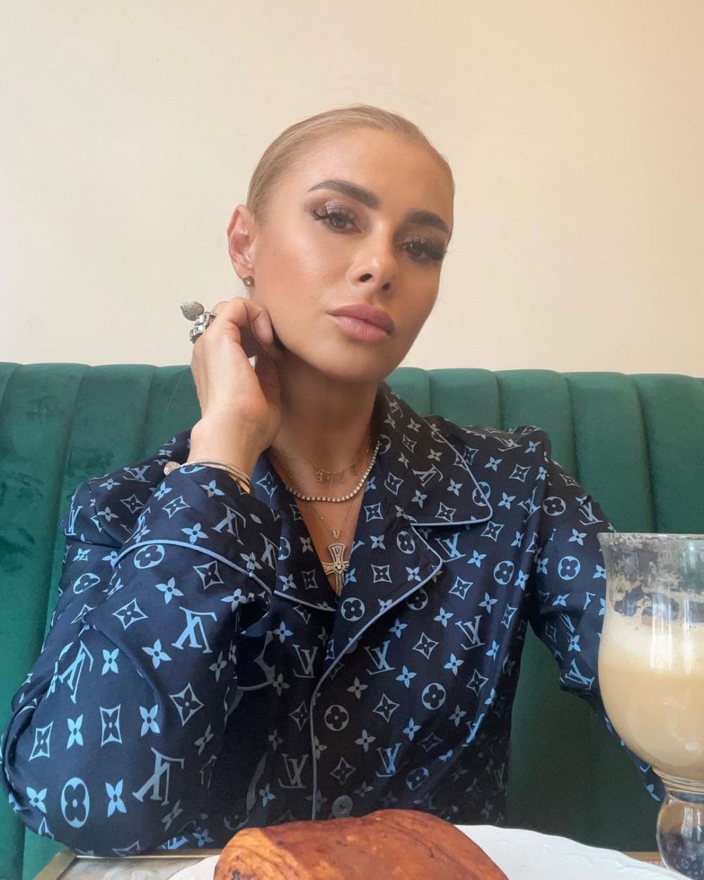 „Te-a lovit vreun bărbat vreodată?” Răspunsul dat de Anamaria Prodan _71