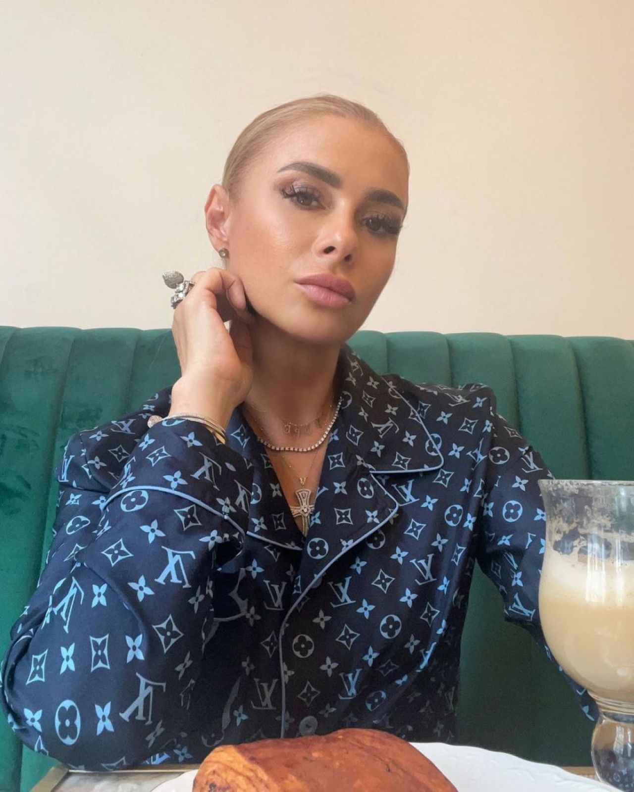 „Te-a lovit vreun bărbat vreodată?” Răspunsul dat de Anamaria Prodan _67
