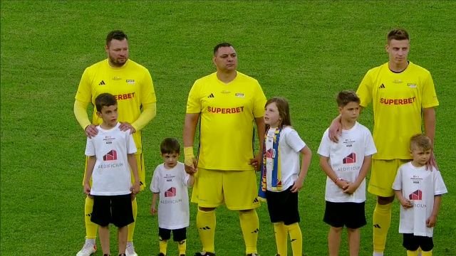 Ionel Ganea, show pe teren și la declarații: 