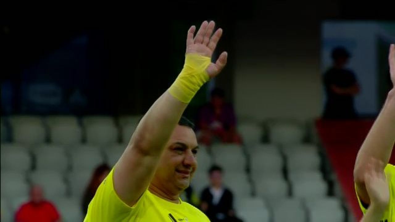 Ionel Ganea, show pe teren și la declarații: