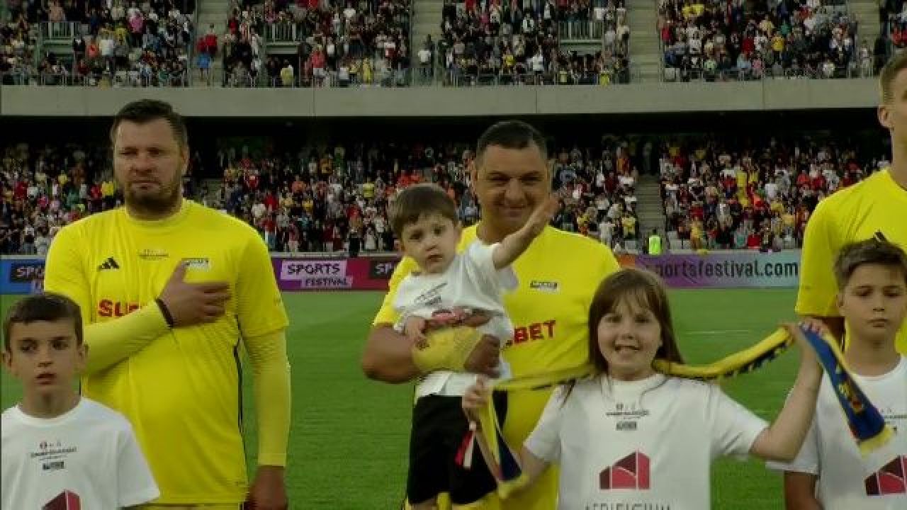 Ionel Ganea, show pe teren și la declarații: